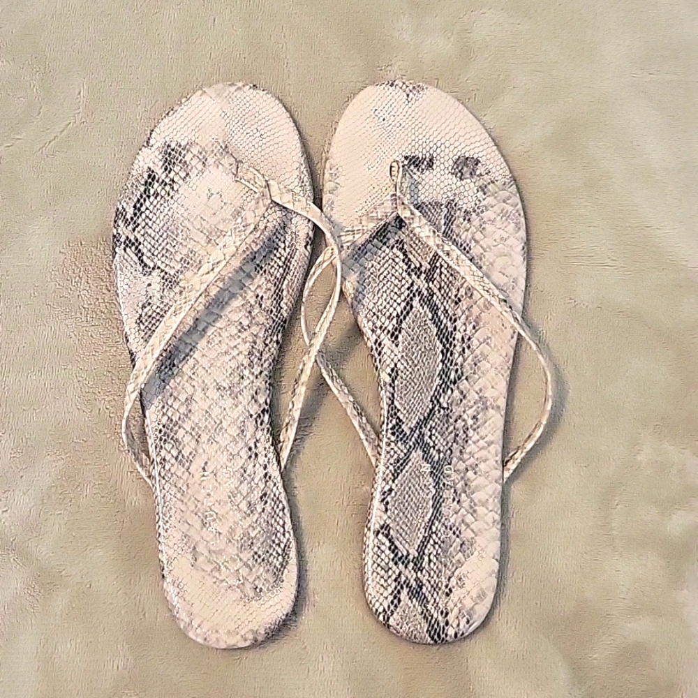 Lauren Conrad flip flops